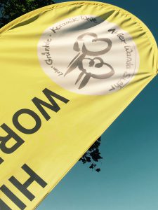 Flagge mit Logo